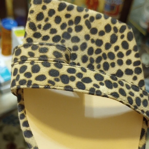 Stuart Weitzman Brown and Black Sandals - Picture 7 of 17